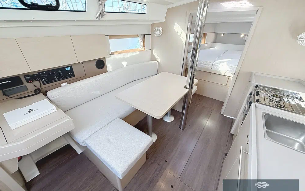 slider 21 Beneteau Oceanis 38.1