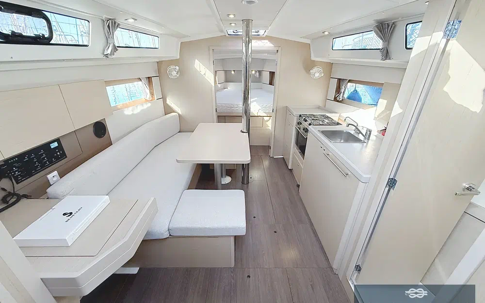 slider 2 Beneteau Oceanis 38.1