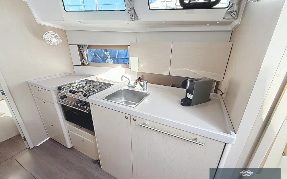 slider 6 Beneteau Oceanis 38.1