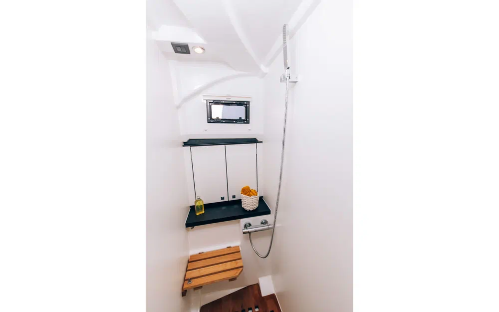 slider 18 Delphia 12 Sedan