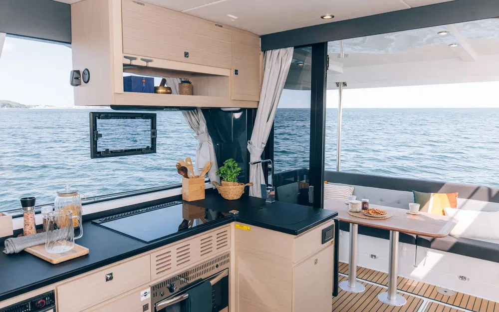 slider 9 Delphia 12 Sedan