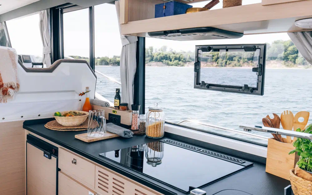 slider 8 Delphia 12 Sedan