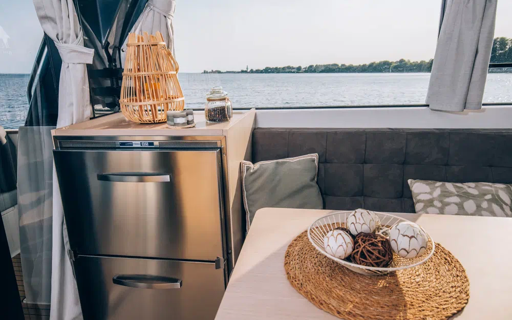 slider 10 Delphia 12 Sedan