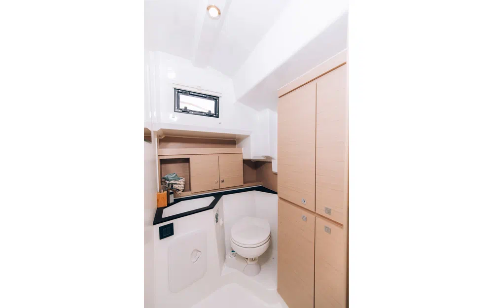 slider 14 Delphia 12 Sedan