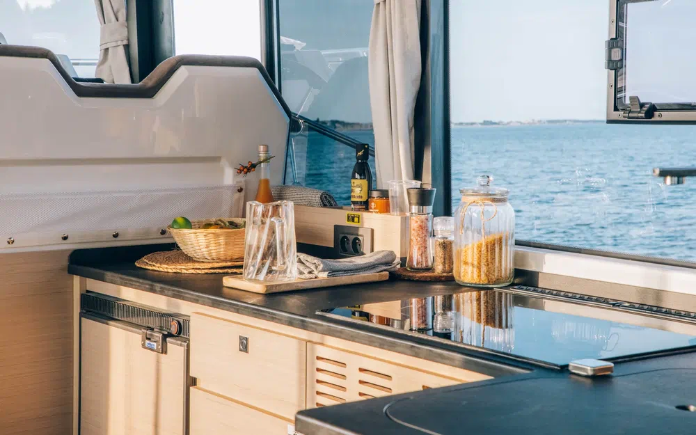 slider 12 Delphia 12 Sedan