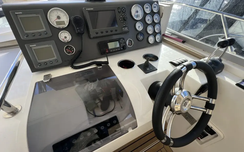 slider 11 Sealine  SC 35
