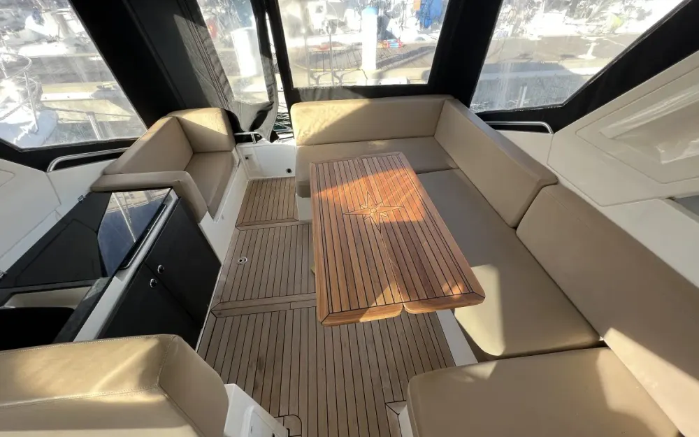 slider 7 Sealine  SC 35