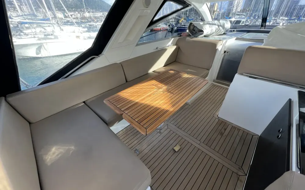 slider 8 Sealine  SC 35