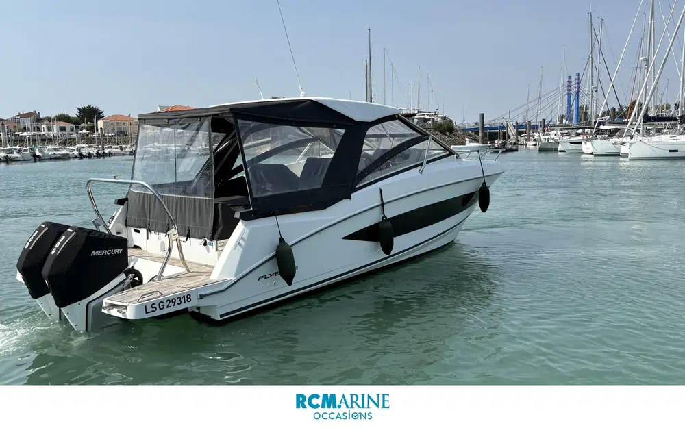 slider 1 Beneteau Flyer 10
