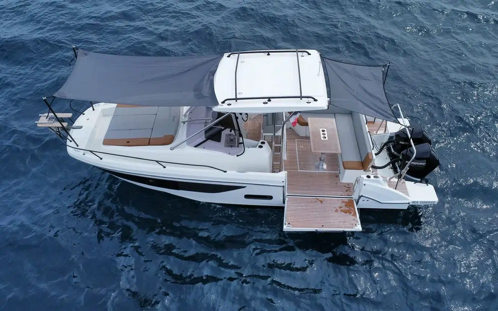slider 1 Beneteau Flyer 9 Sundeck