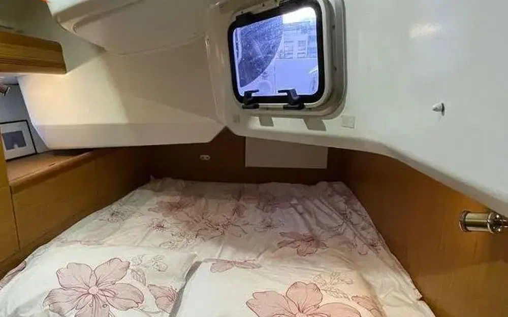 slider 11 Jeanneau Sun Odyssey 49