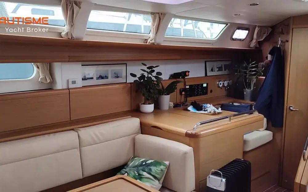 slider 8 Jeanneau Sun Odyssey 49
