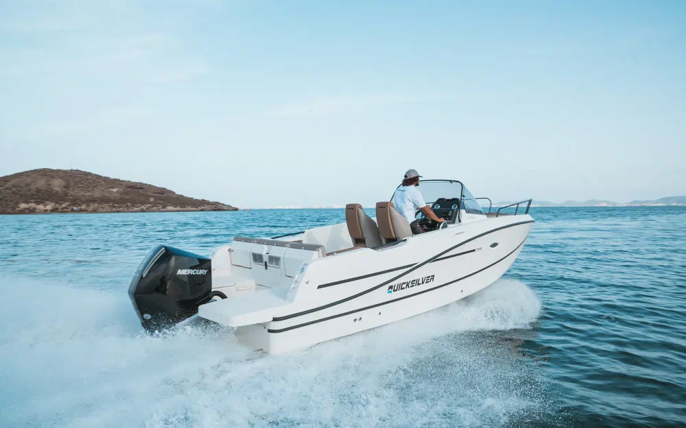 slider 1 Quicksilver Activ 755 Sundeck