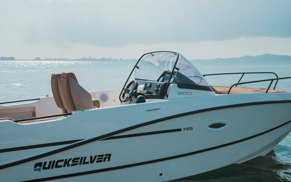 slider 5 Quicksilver Activ 755 Sundeck