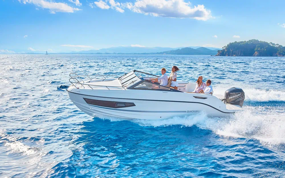 slider 1 Quicksilver Activ 755 Cruiser