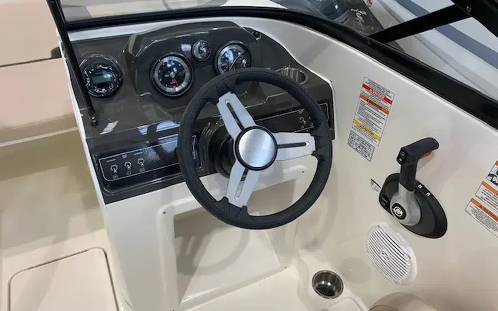 slider 9 Bayliner VR4 OB