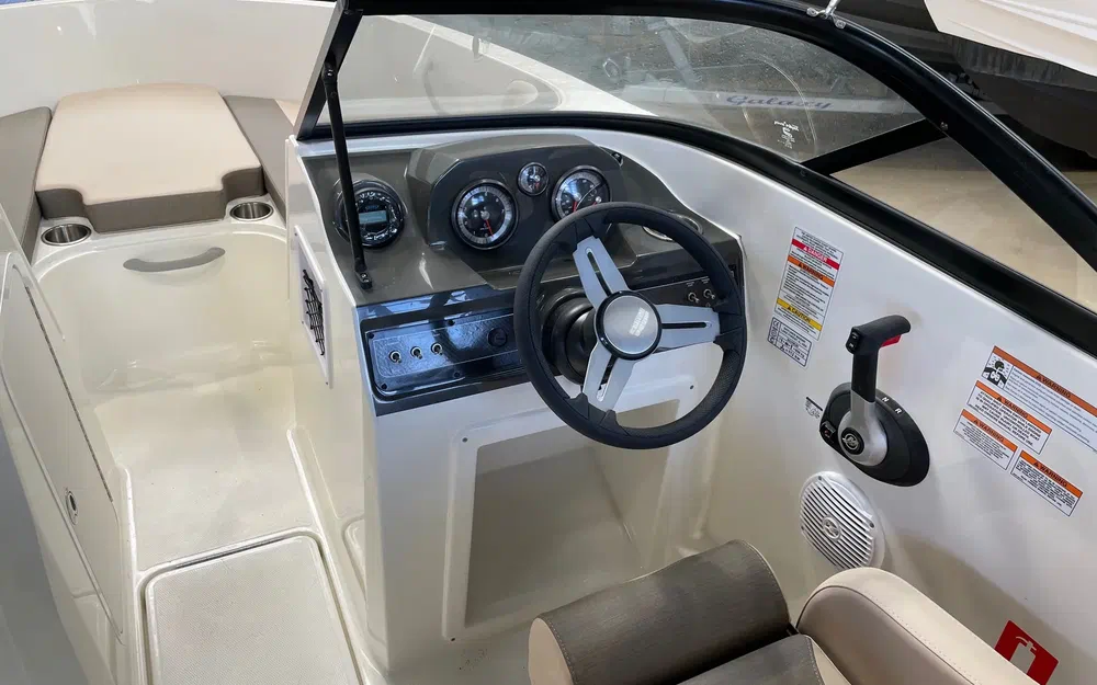 slider 4 Bayliner VR4 OB