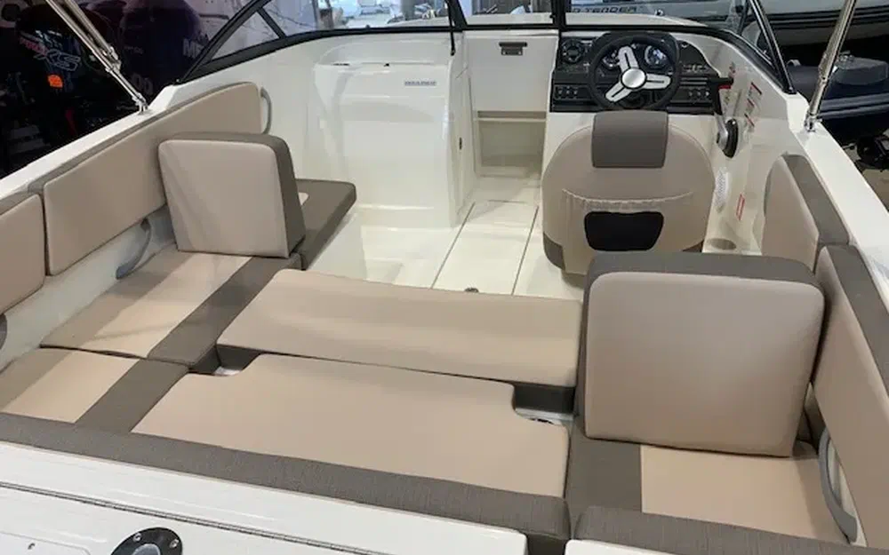 slider 7 Bayliner VR4 OB