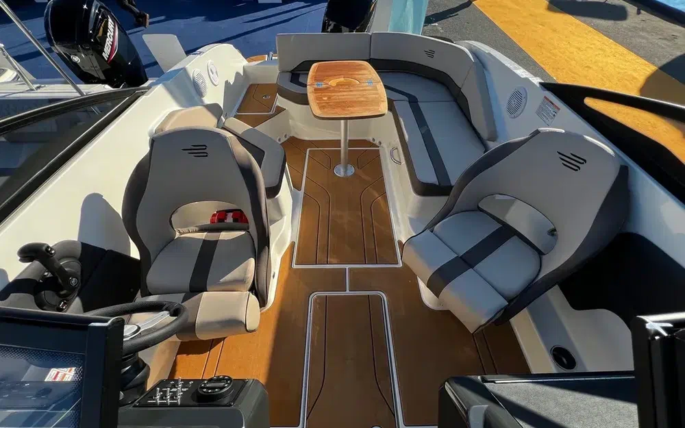 slider 4 Bayliner V20