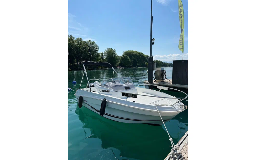 slider 1 Jeanneau Cap Camarat 5.5 WA