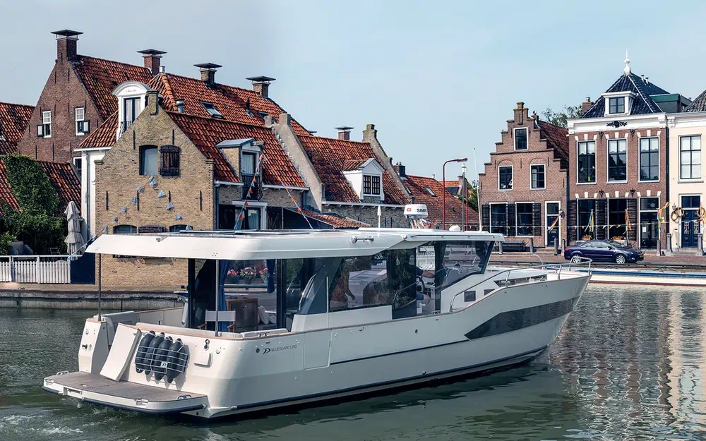 slider 1 Delphia 12 Sedan