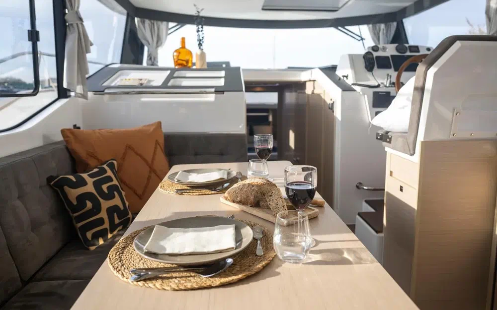 slider 16 Delphia 12 Sedan