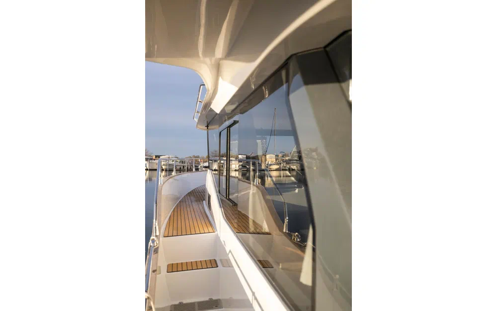 slider 4 Delphia 12 Sedan