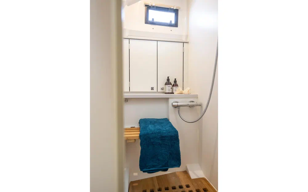 slider 13 Delphia 12