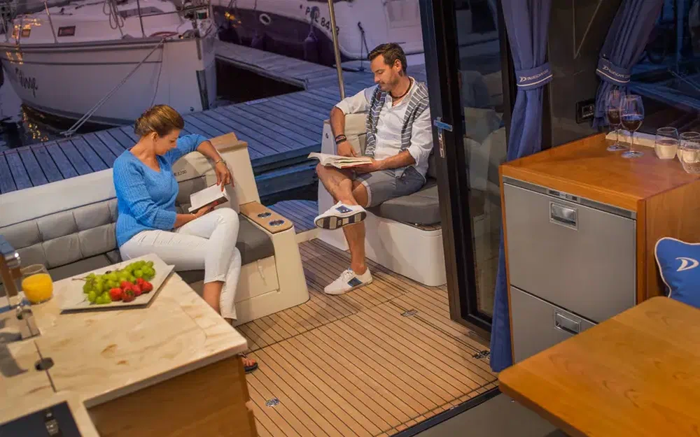 slider 11 Delphia 12 Fly