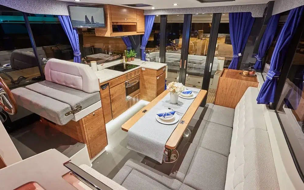 slider 13 Delphia 12 Fly