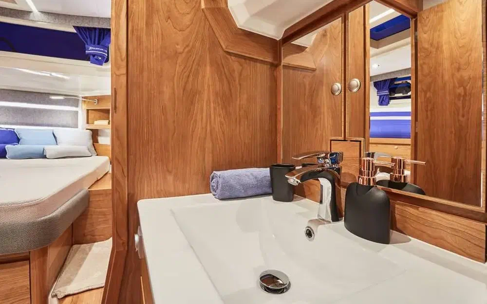 slider 16 Delphia 12 Fly