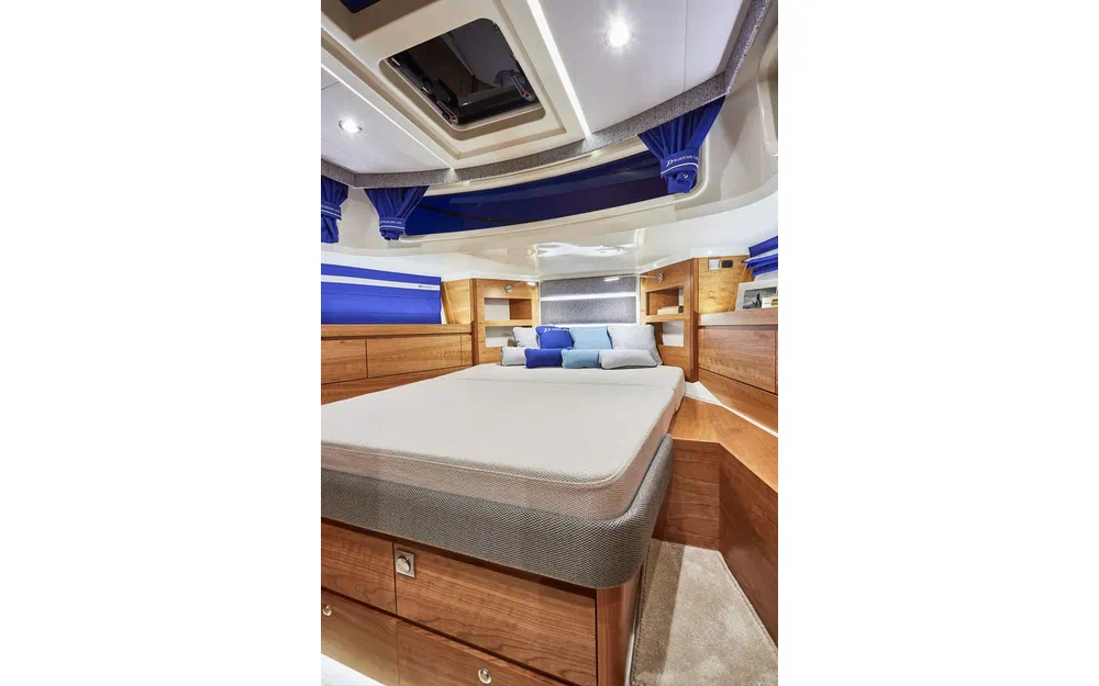 slider 17 Delphia 12 Fly