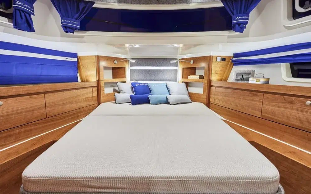 slider 18 Delphia 12 Fly