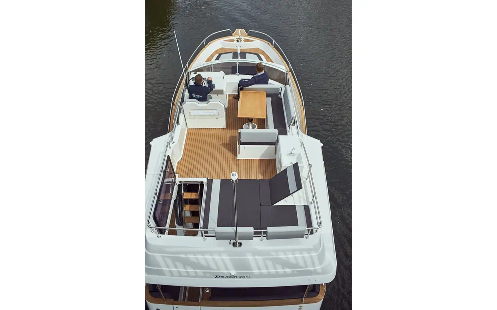 slider 5 Delphia 12 Fly