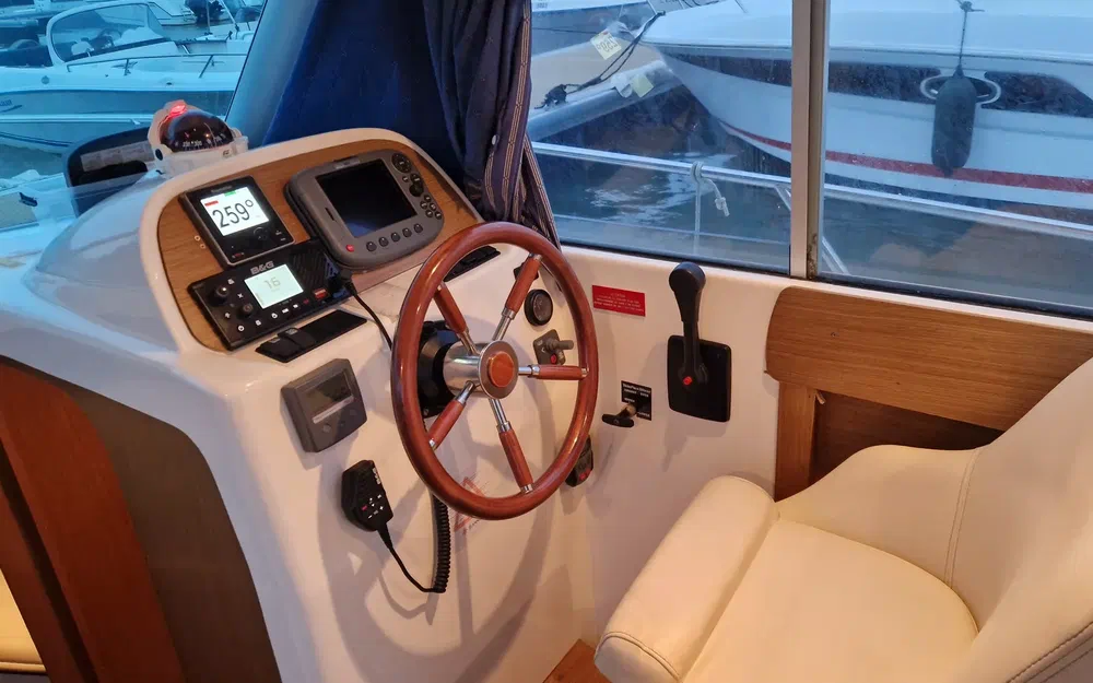 slider 3 Jeanneau Merry Fisher 805