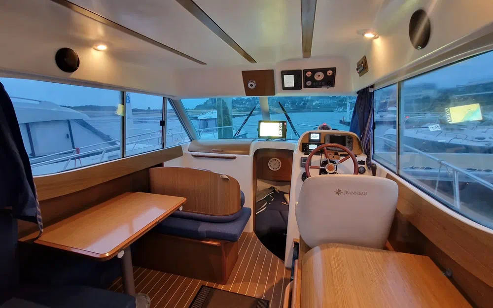 slider 2 Jeanneau Merry Fisher 805