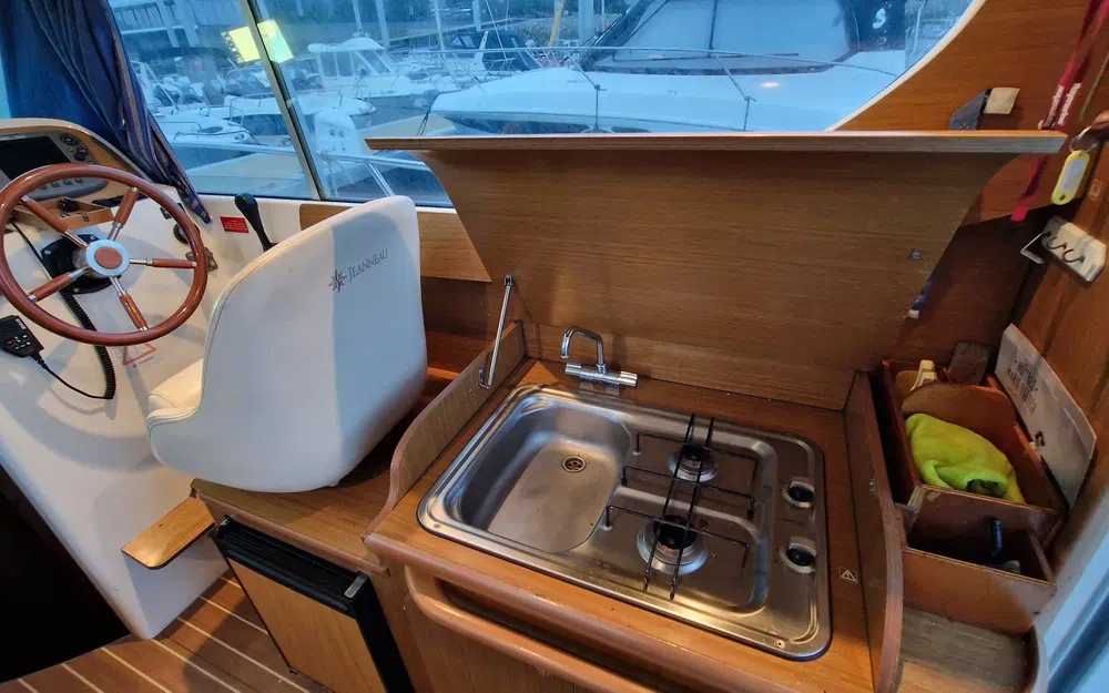 slider 10 Jeanneau Merry Fisher 805