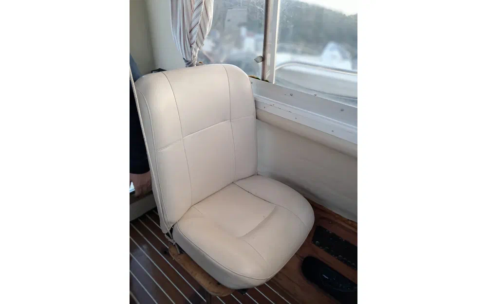 slider 17 Beneteau Antares 800