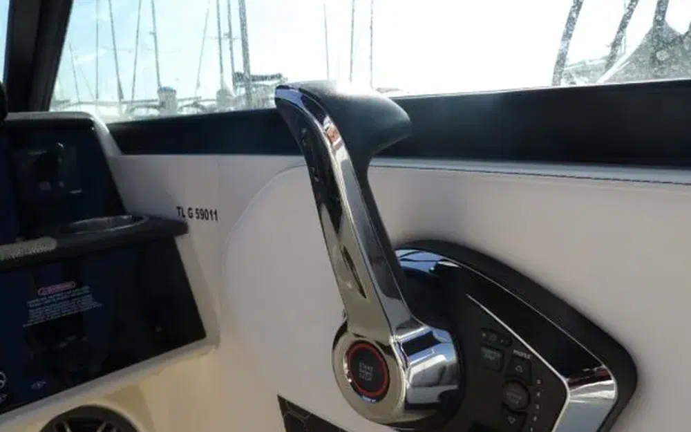 slider 8 Sea Ray 250 SDOE