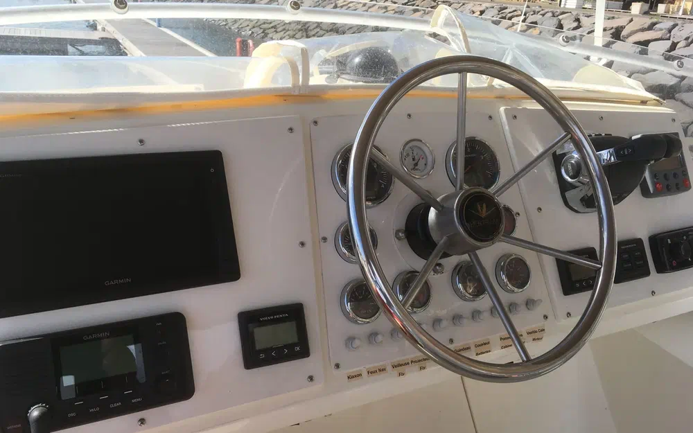 slider 3 Bertram 28 Flybridge