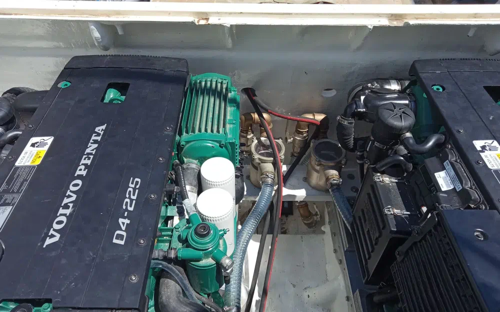 slider 11 Bertram 28 Flybridge