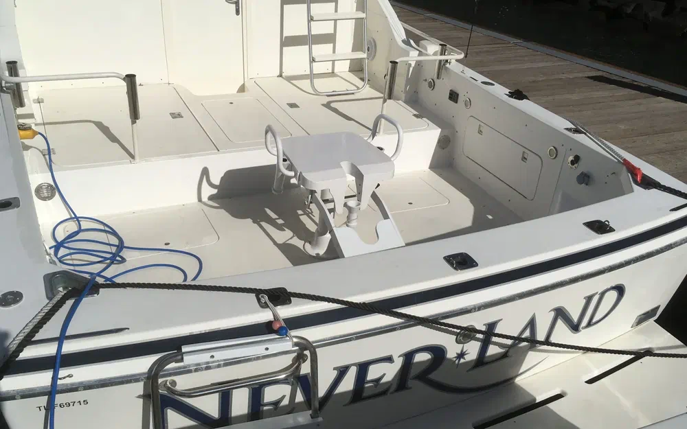 slider 6 Bertram 28 Flybridge