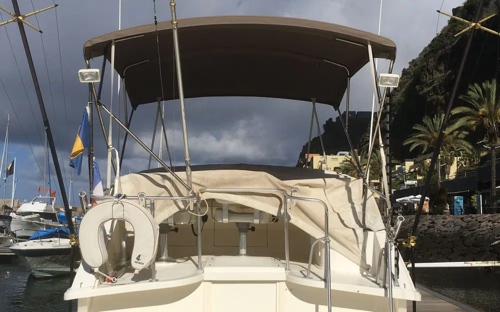 slider 2 Bertram 28 Flybridge