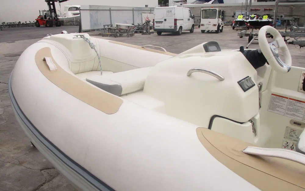 slider 2 Avon Seasport 330