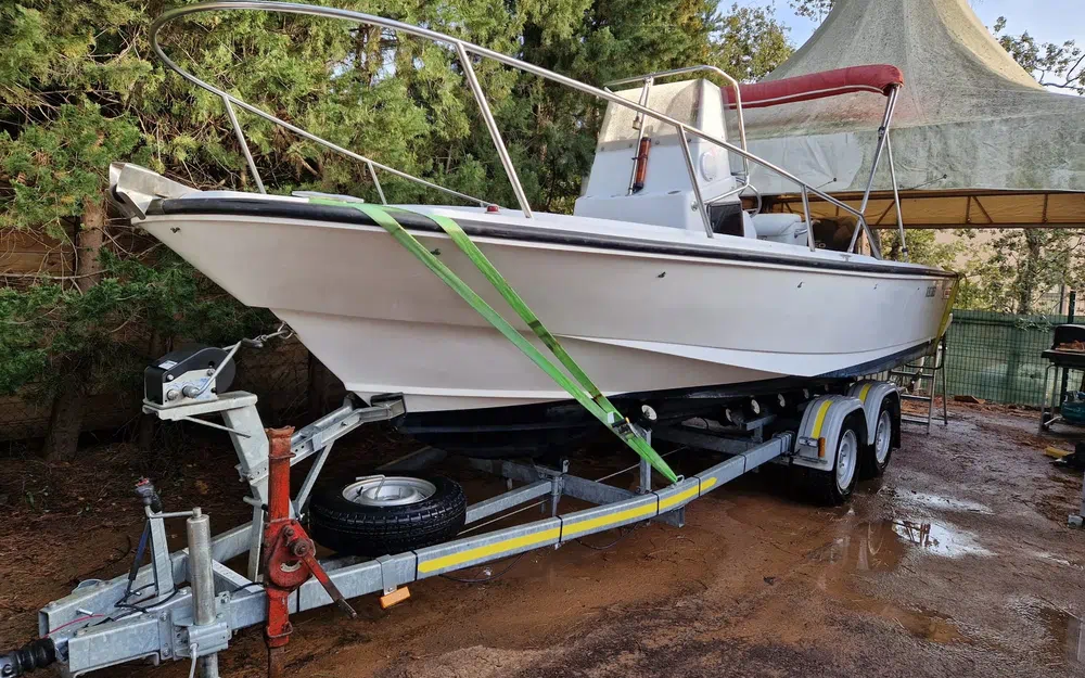 slider 1 Boston Whaler 21 Outrage