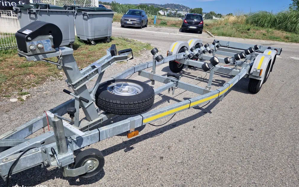 slider 3 Boston Whaler 21 Outrage