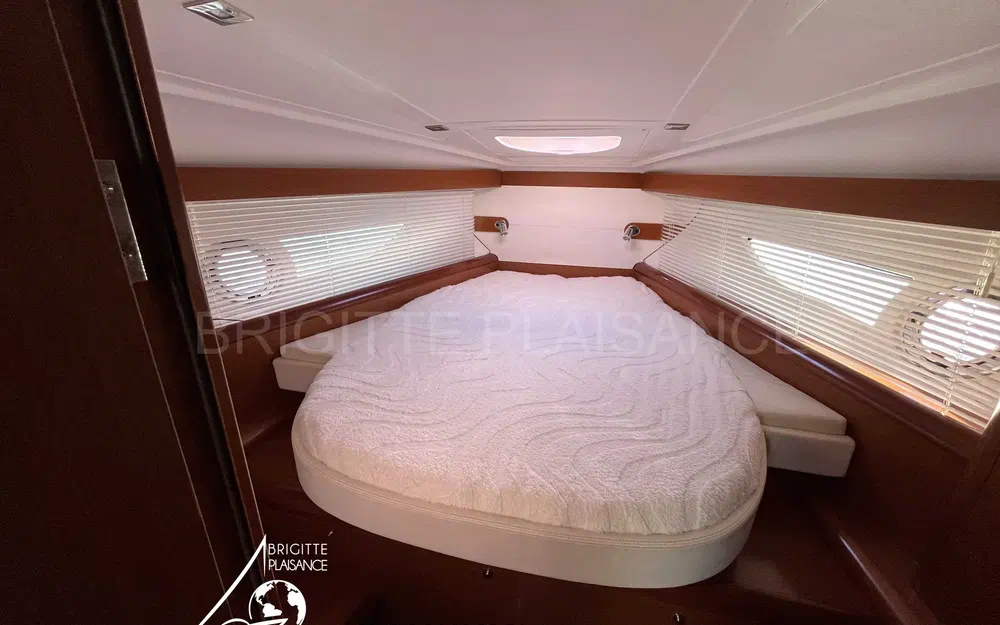 slider 10 Beneteau Gran Turismo 38