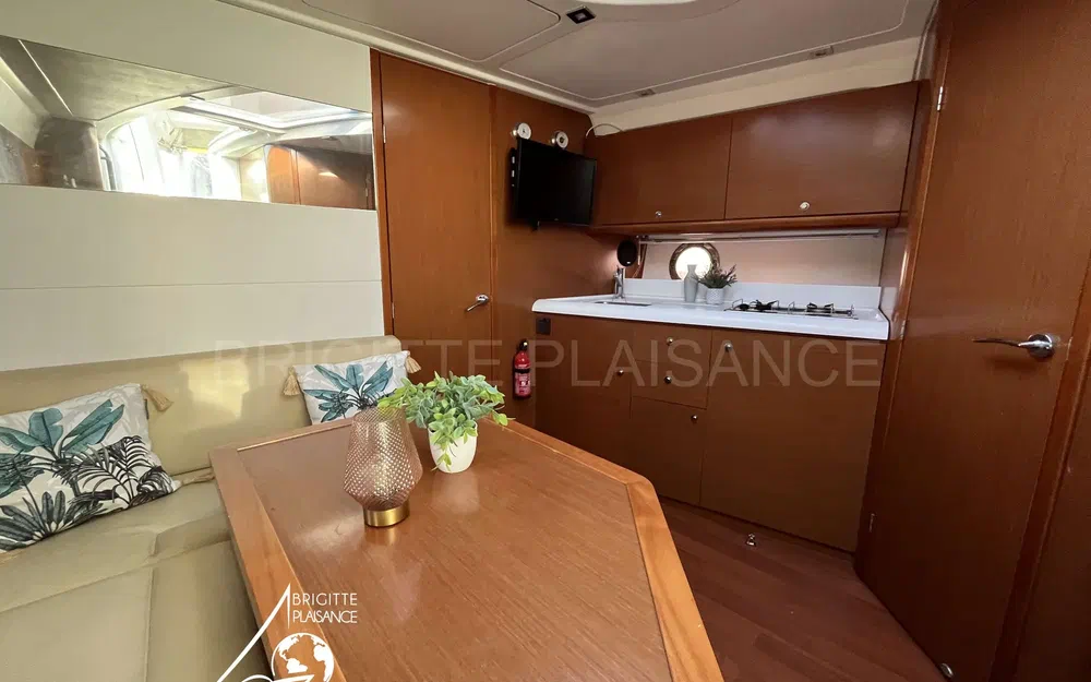 slider 8 Beneteau Gran Turismo 38