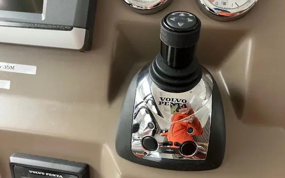 slider 9 Jeanneau NC 11