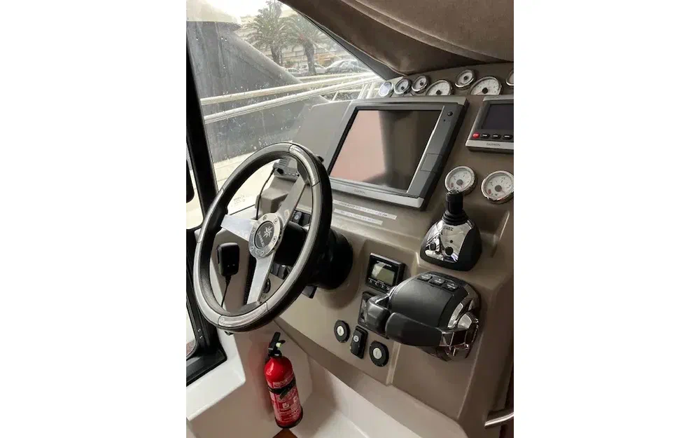 slider 7 Jeanneau NC 11